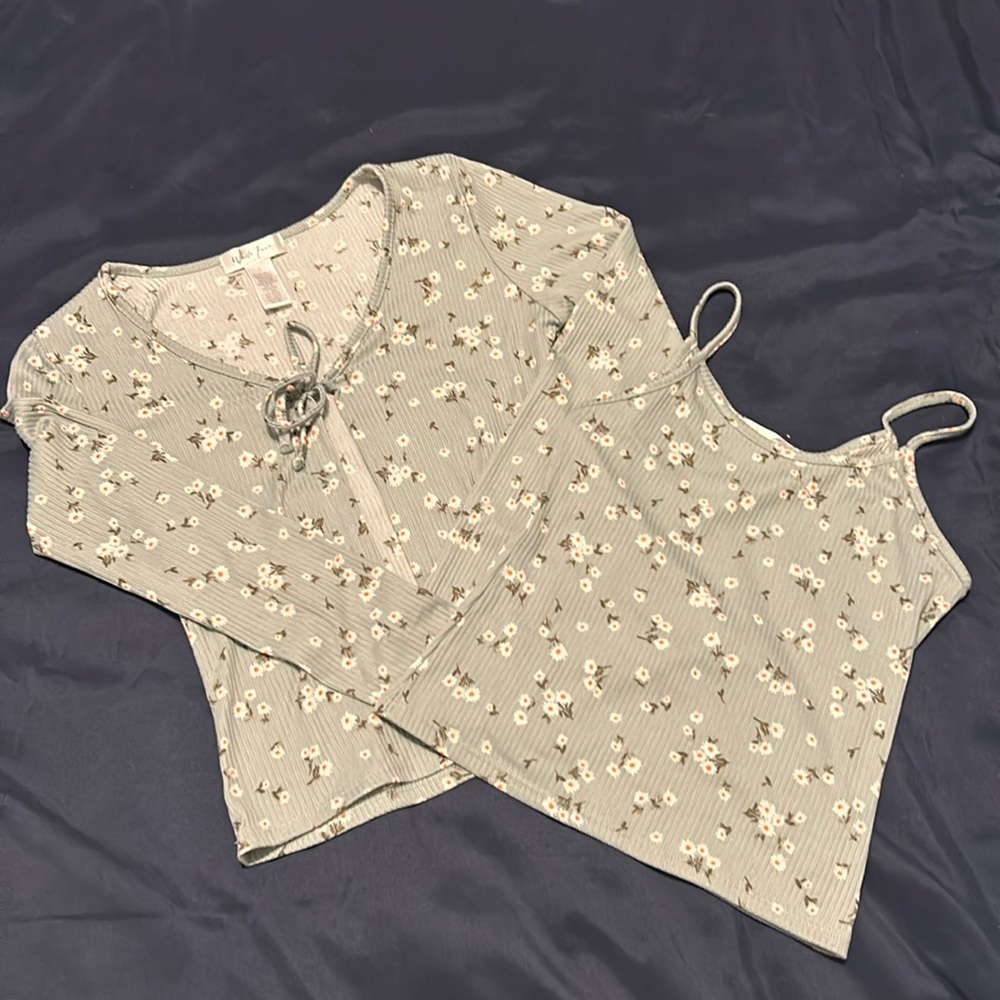 White fawn daisy cardigan and tank top